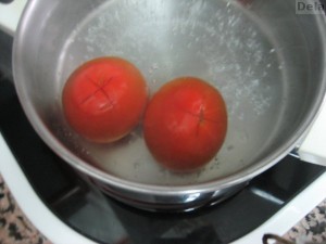 escaldar tomates 300x225 Consejos paso a paso (XXVII) : Pelar tomates