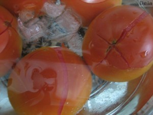 tomate cortado hielo 300x225 Consejos paso a paso (XXVII) : Pelar tomates