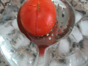 tomate espumadera 300x225 Consejos paso a paso (XXVII) : Pelar tomates