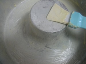 untar molde mantequilla